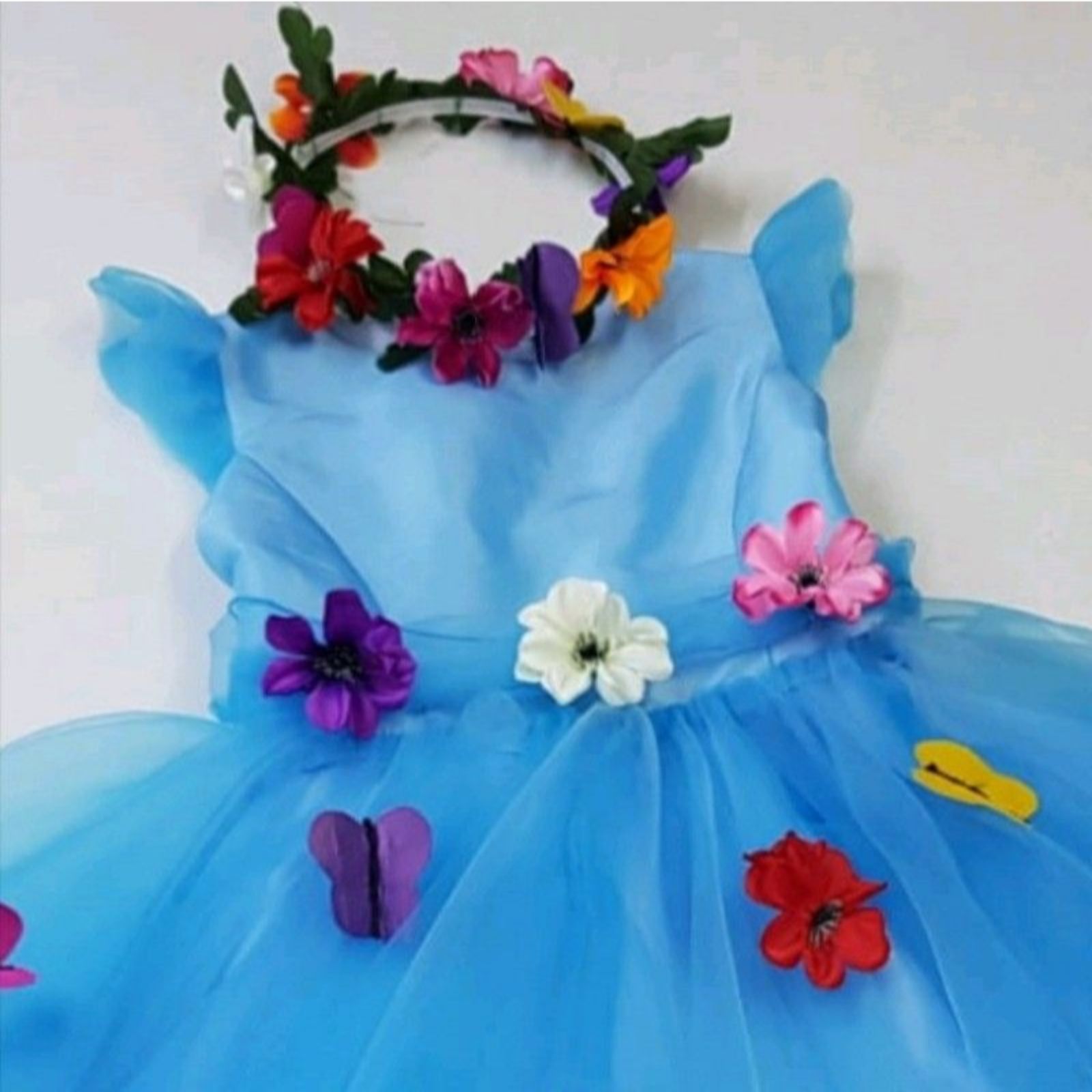 Prințesa bleu cu flori și fluturași 4