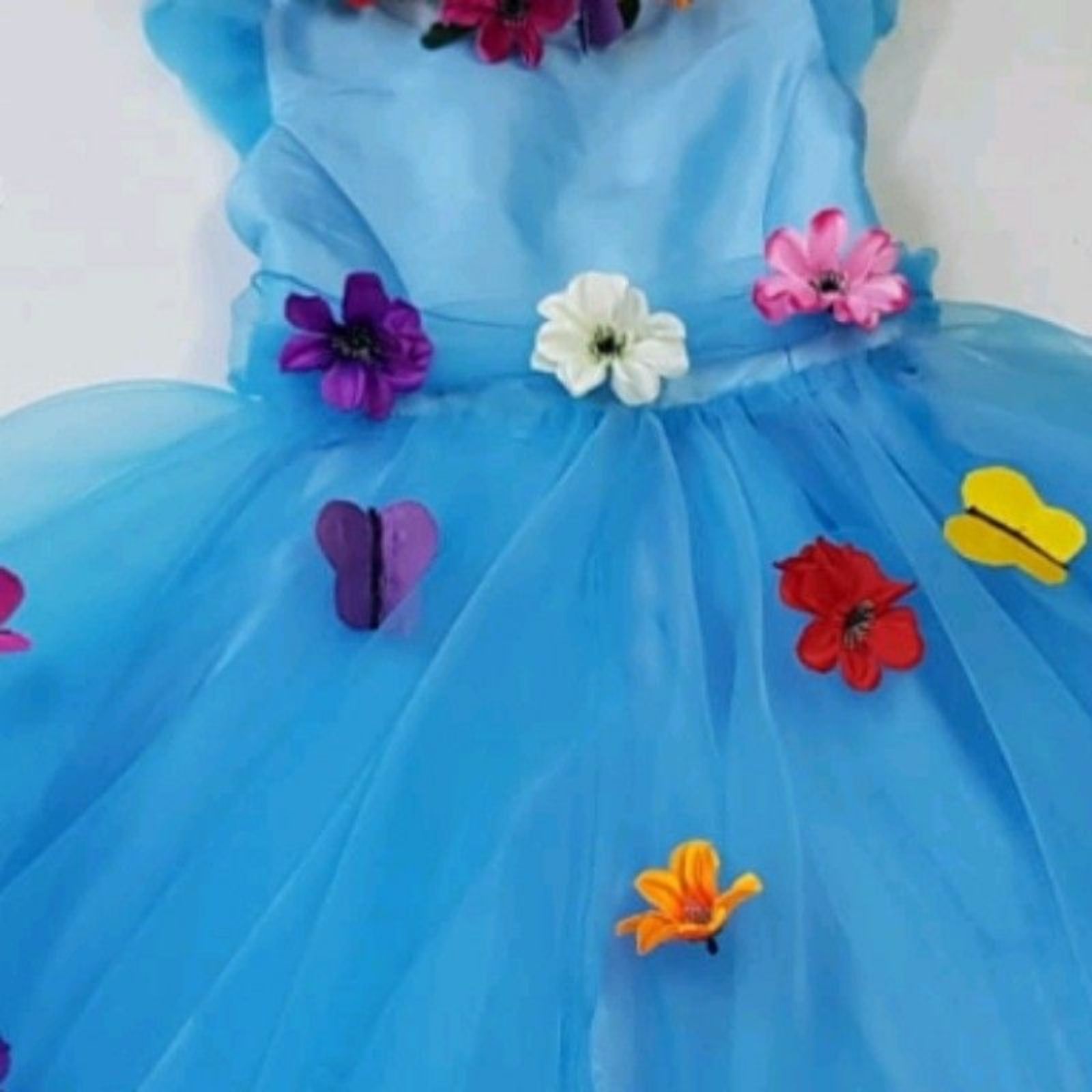 Prințesa bleu cu flori și fluturași 3