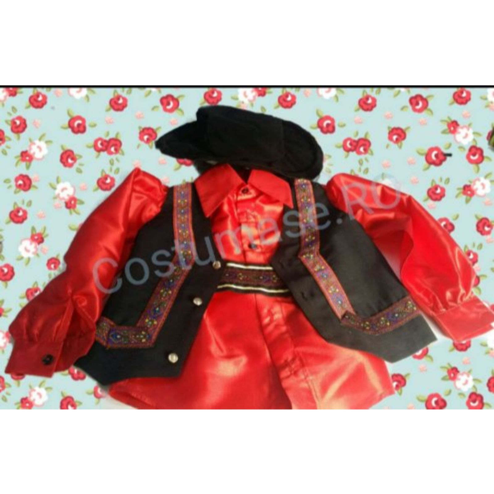 Costum țigan - roșu cu aplicații