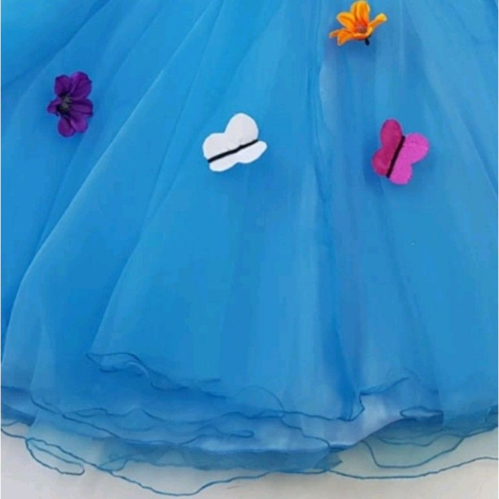 Prințesa bleu cu flori și fluturași
